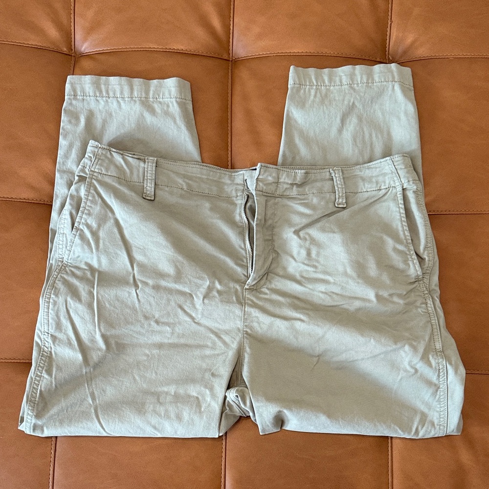GAP Women's Cropped Pants in Light Tan